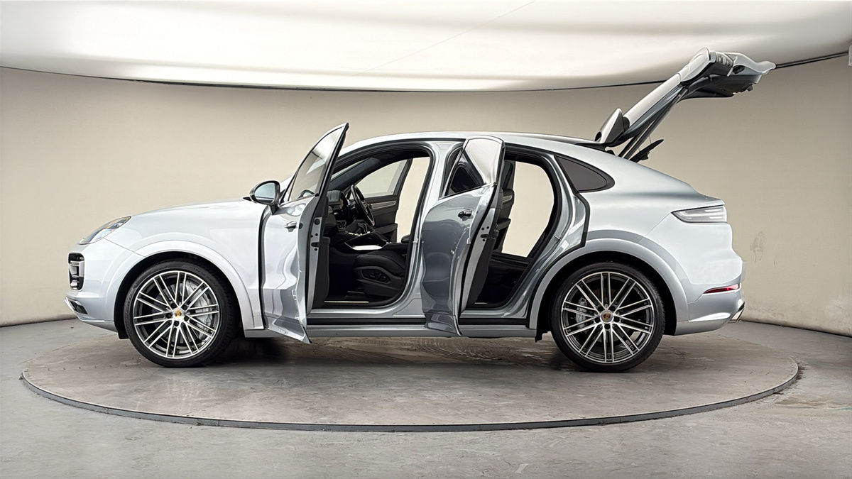 More views of Porsche Cayenne