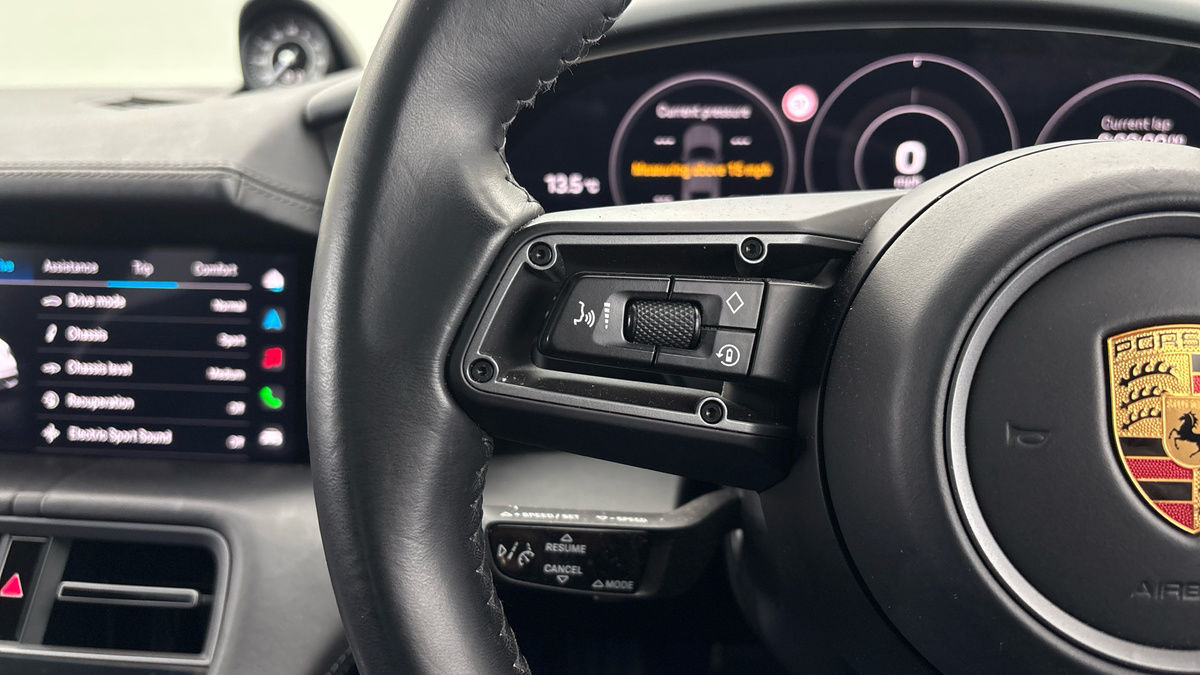 Porsche Taycan Image 19