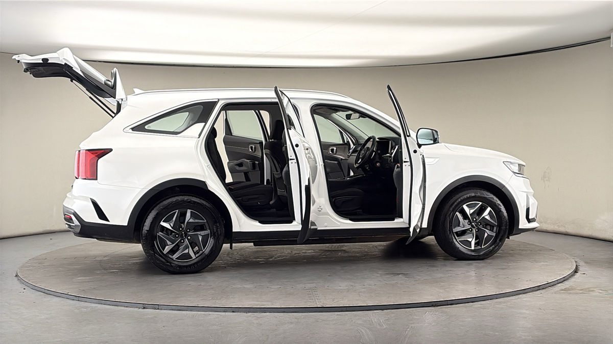 More views of Kia Sorento