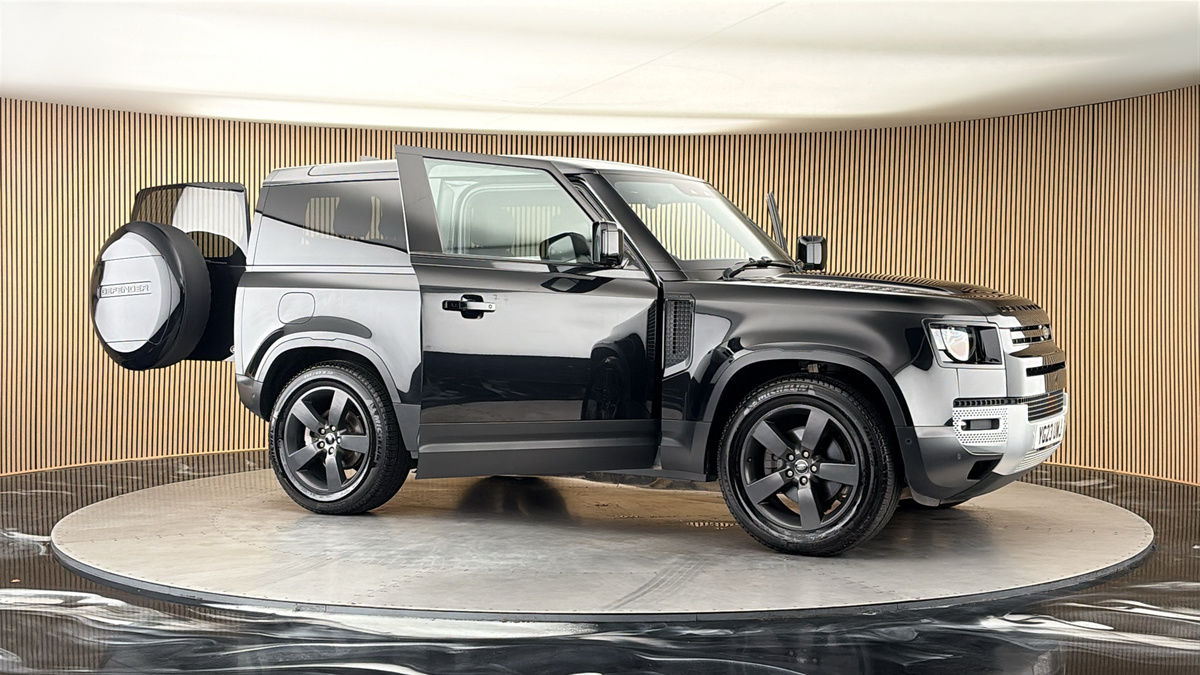 More views of Land Rover Defender 90