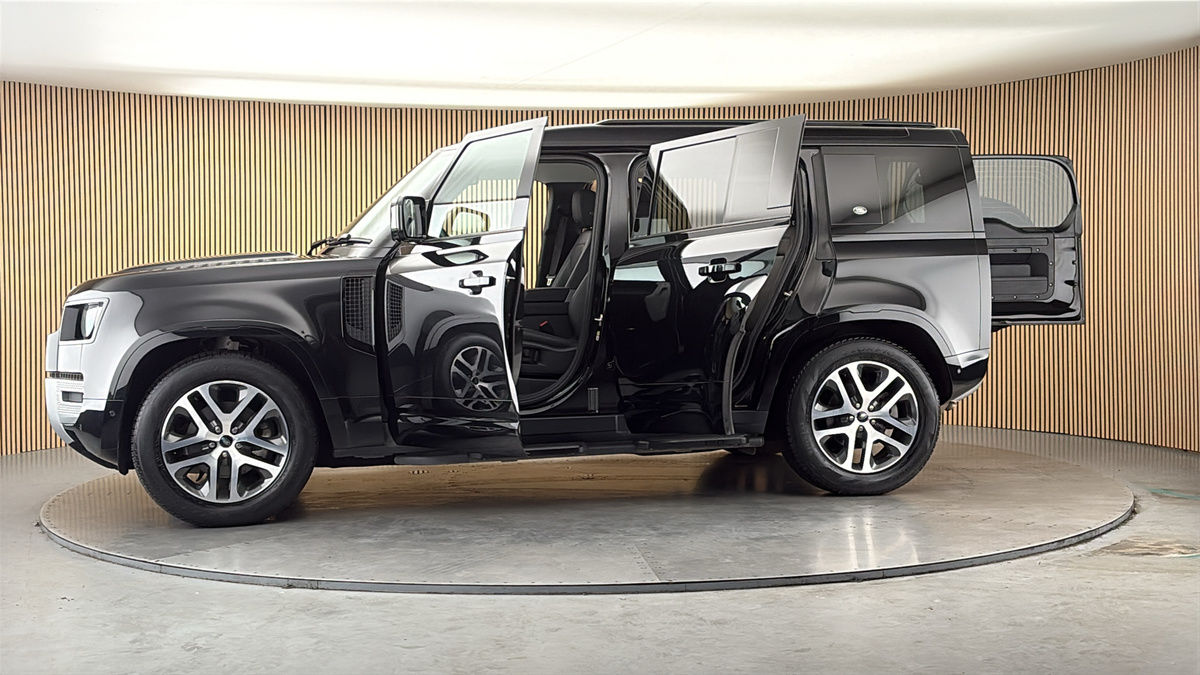 More views of Land Rover Defender 110