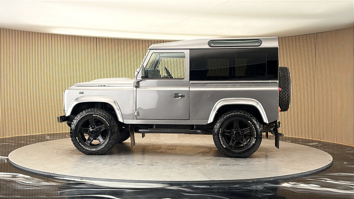 More views of Land Rover Defender 90