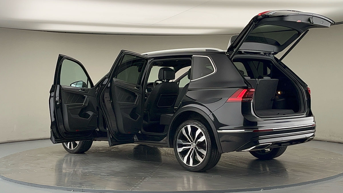 More views of Volkswagen Tiguan Allspace