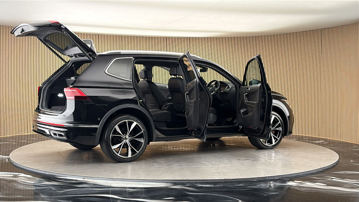More views of Volkswagen Tiguan Allspace