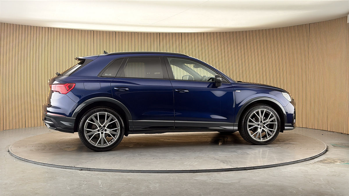 More views of Audi Q3