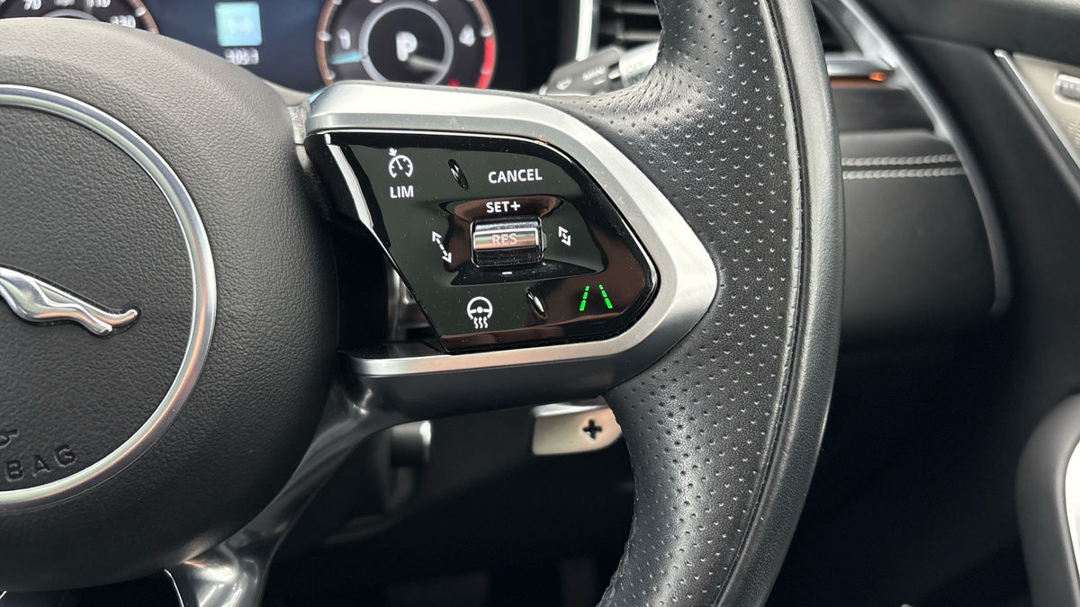 Jaguar F-PACE Image 14