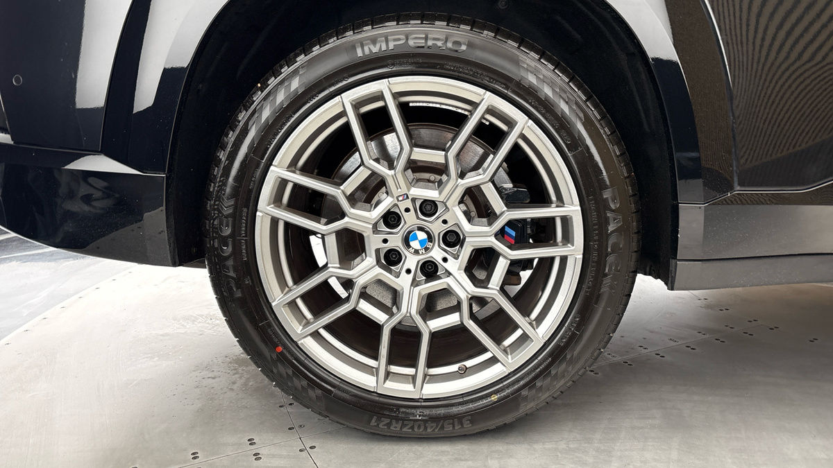BMW XM Image 10