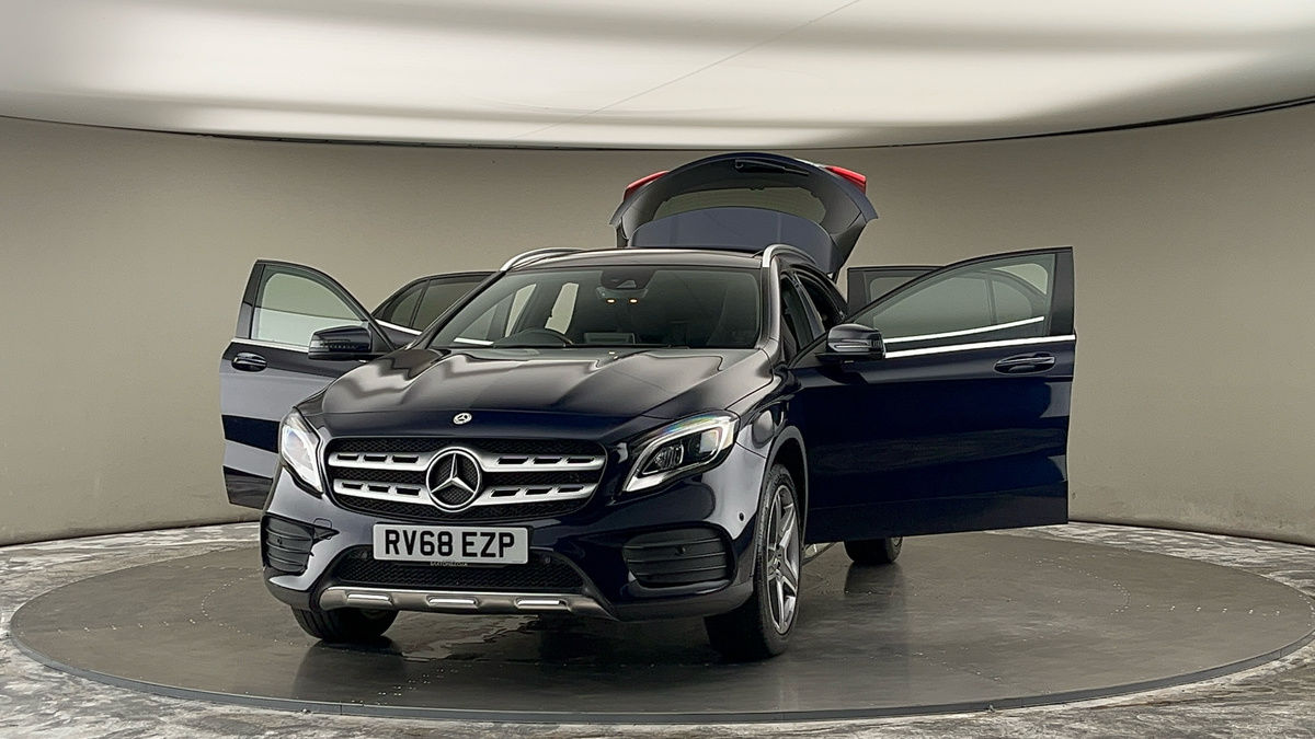 More views of Mercedes-Benz GLA