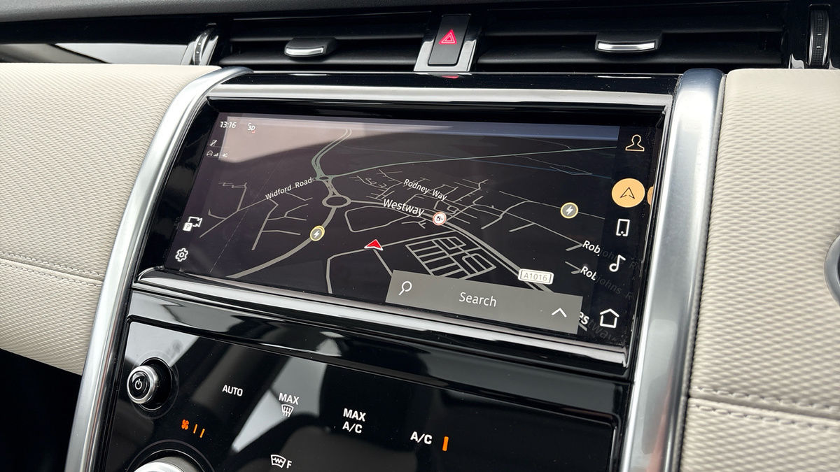 Land Rover Discovery Sport Image 17