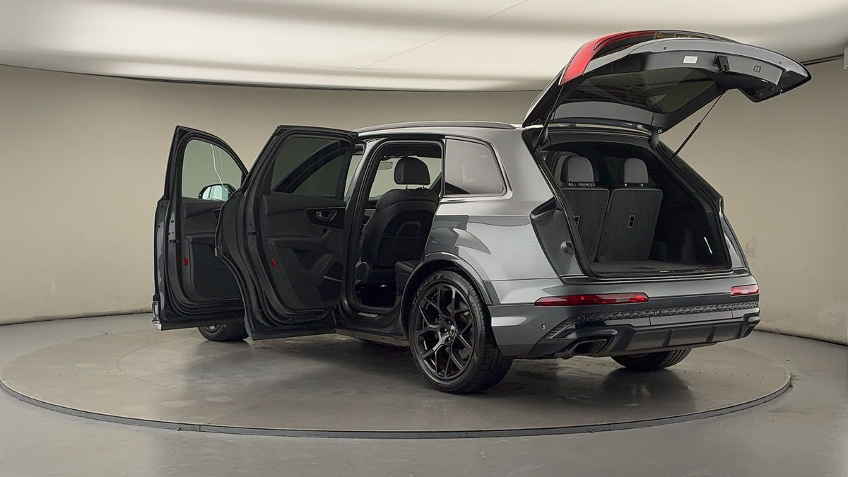 More views of Audi Q7