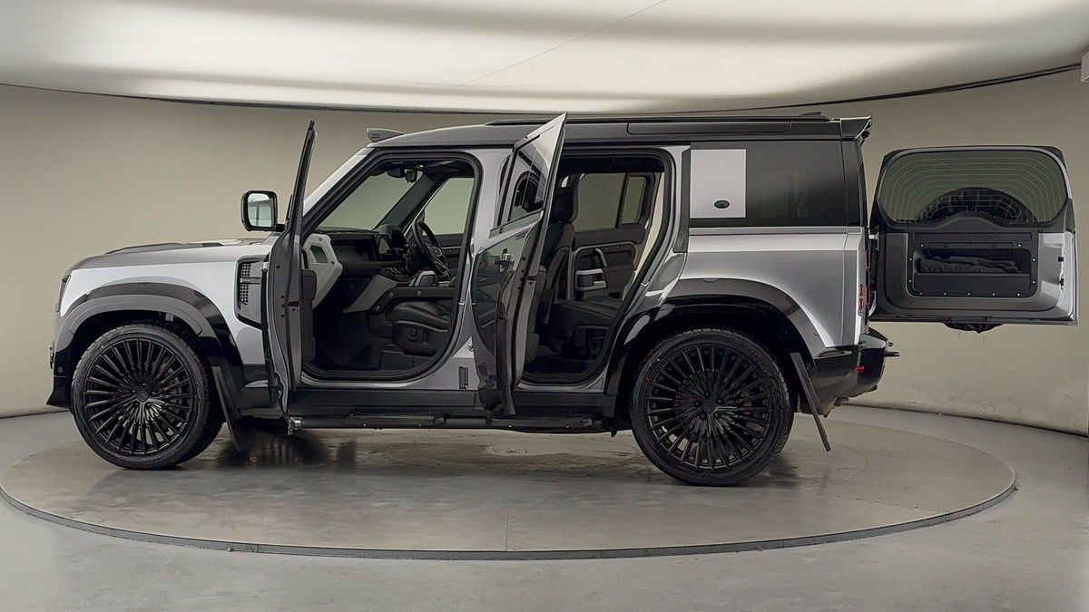 More views of Land Rover Defender 110