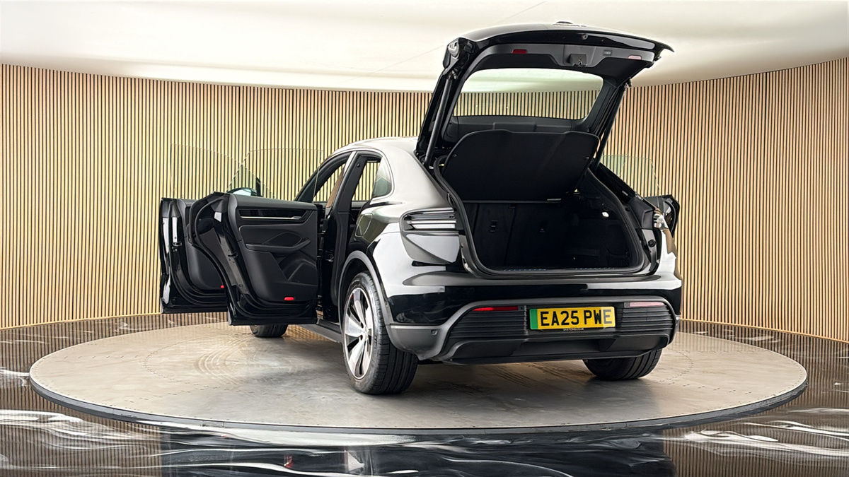 More views of Porsche Macan