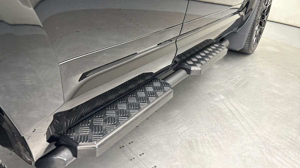 Land Rover Defender 110 Urban Image 25