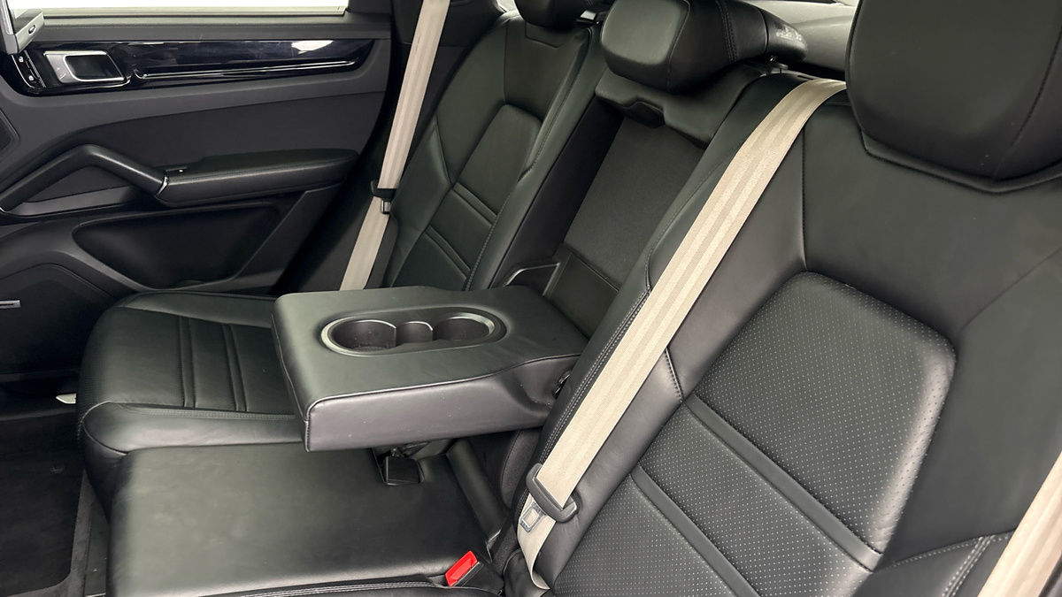 Porsche Cayenne Image 9