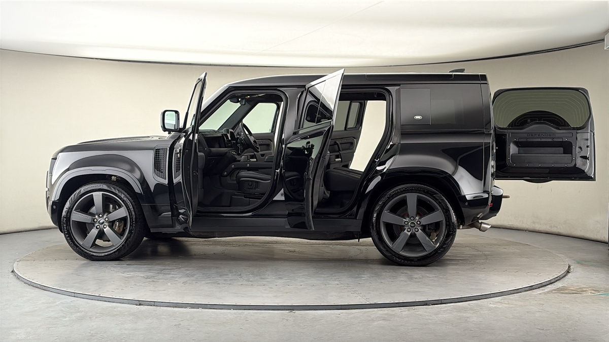 More views of Land Rover Defender 110