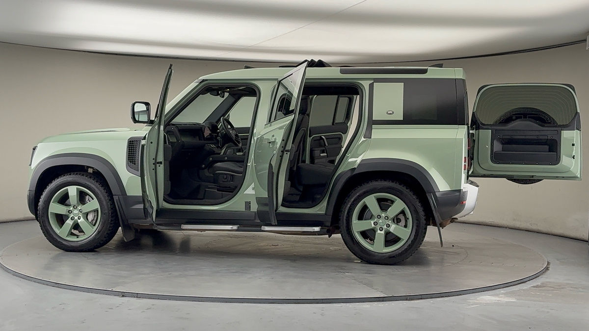 More views of Land Rover Defender 110