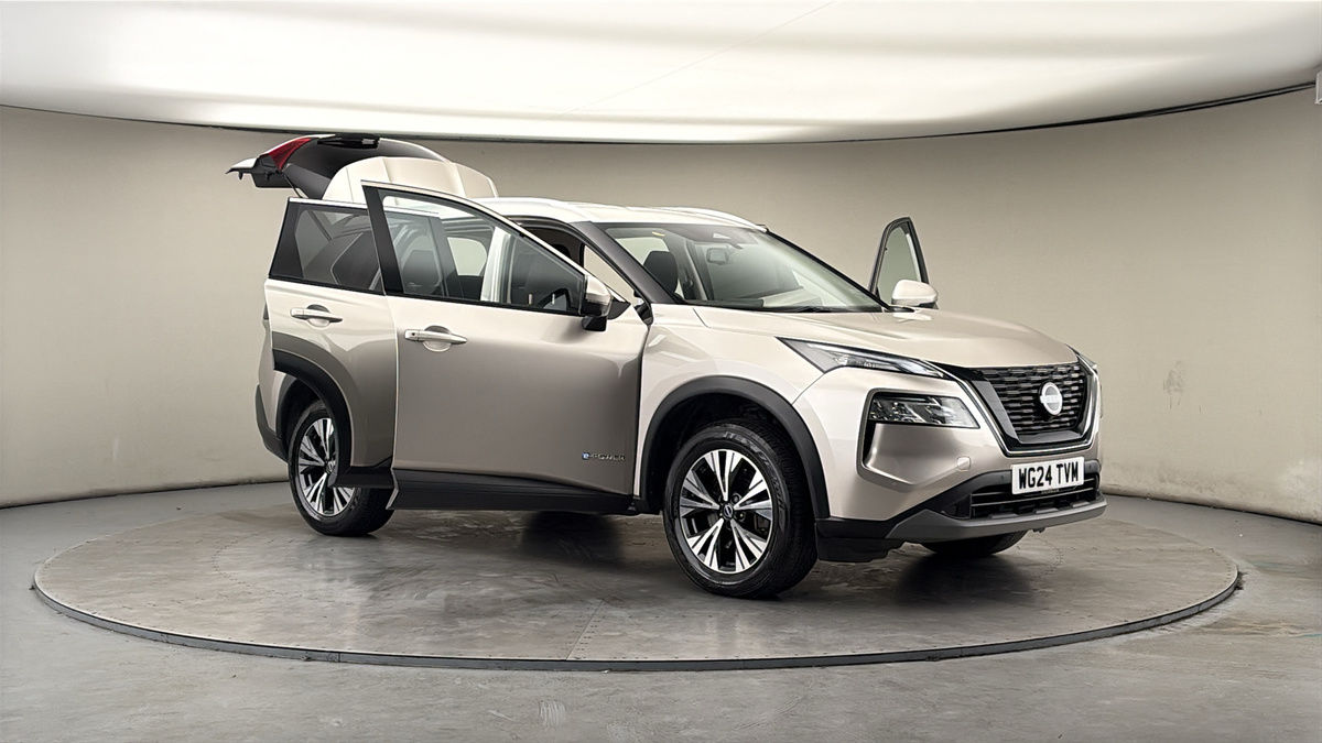 More views of Nissan X-Trail