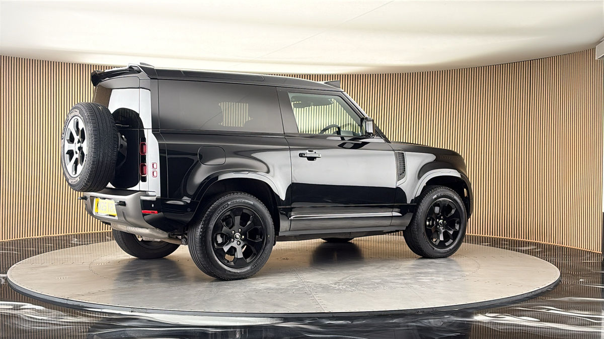 More views of Land Rover Defender 90