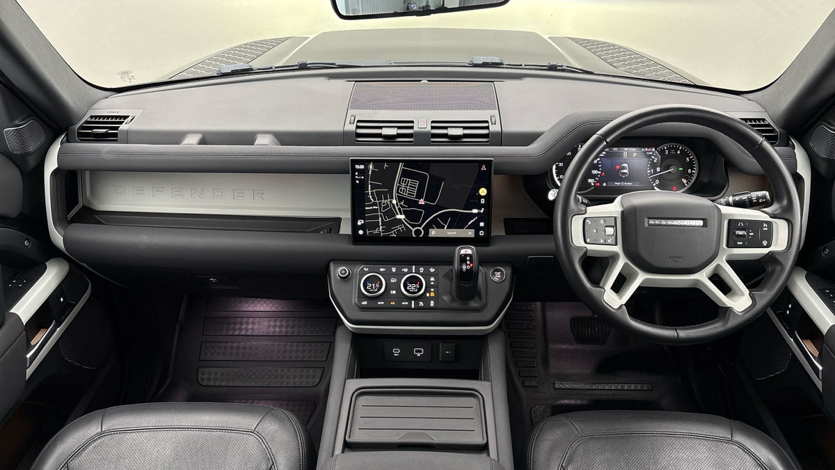 Land Rover Defender 90 Image 12