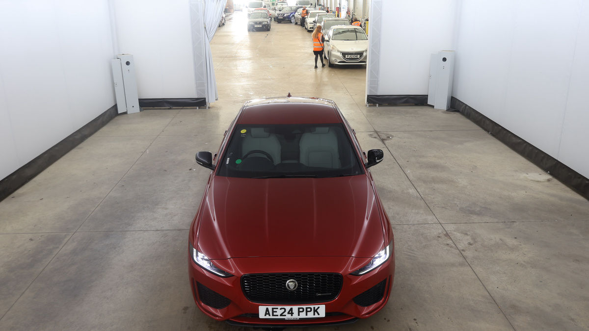 Jaguar XE Image 8