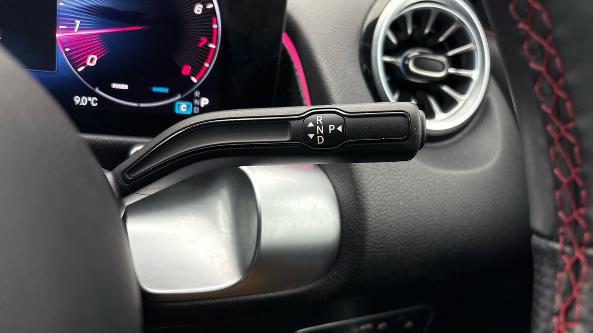 Mercedes-Benz GLB Image 6