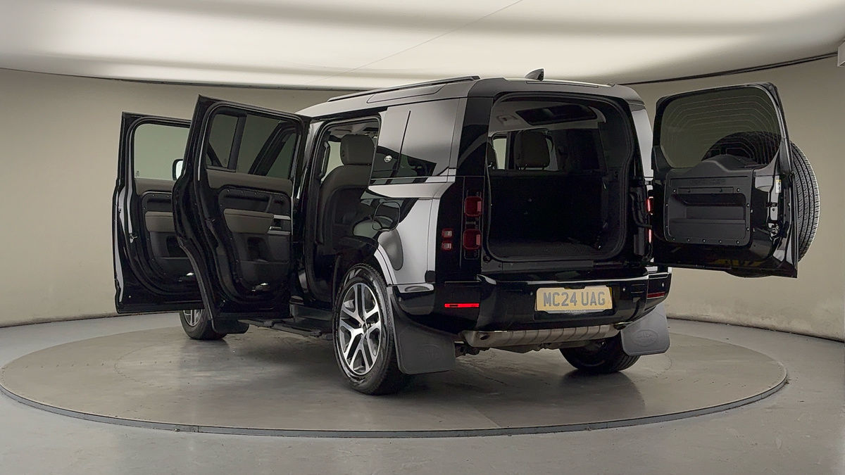 Land Rover Defender 110 Image 23