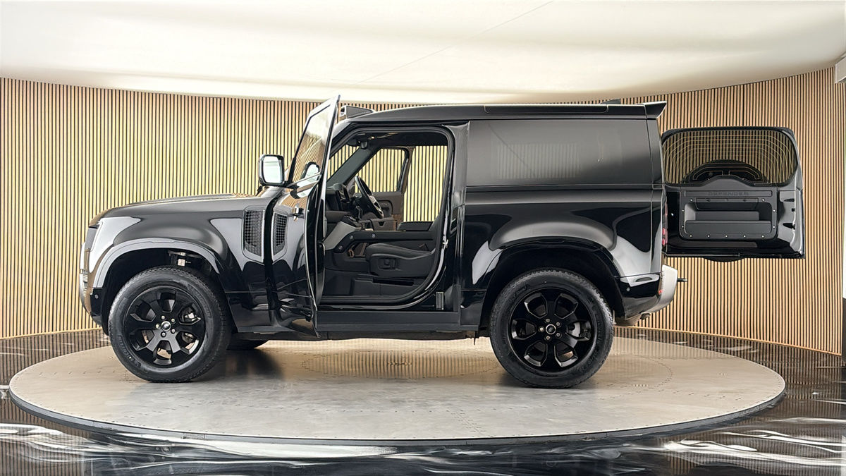 More views of Land Rover Defender 90