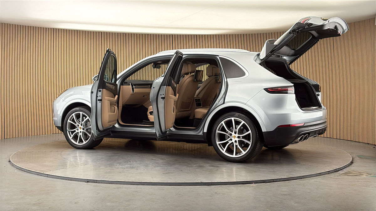More views of Porsche Cayenne