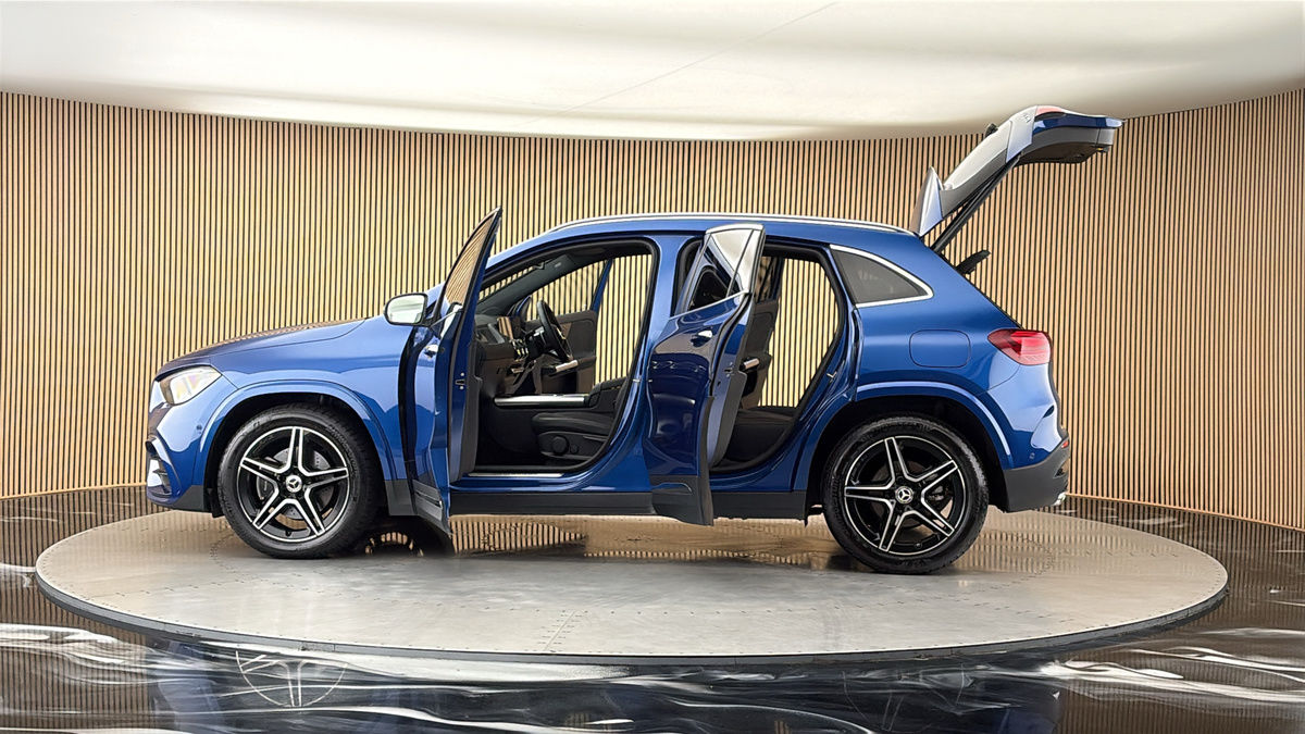 More views of Mercedes-Benz GLA
