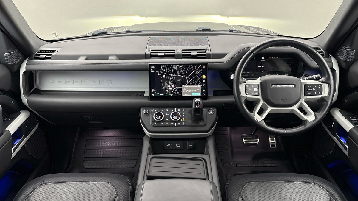 Land Rover Defender 110 Image 12