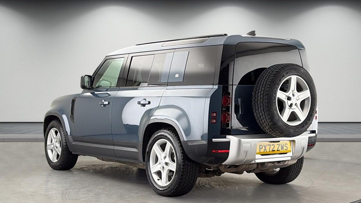 Land Rover Defender 110 Image 2