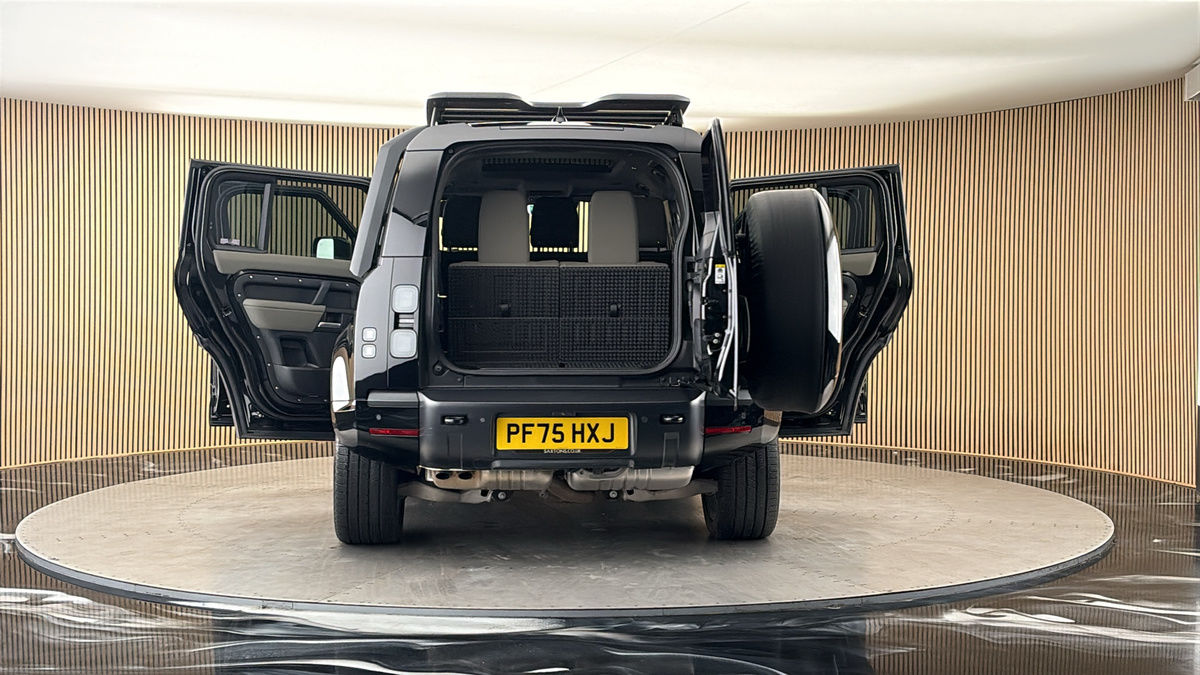 More views of Land Rover Defender 110