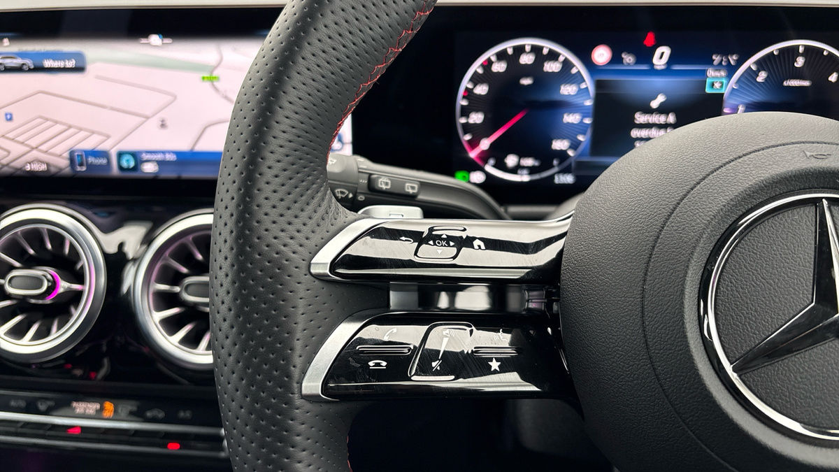 Mercedes-Benz GLA Image 13