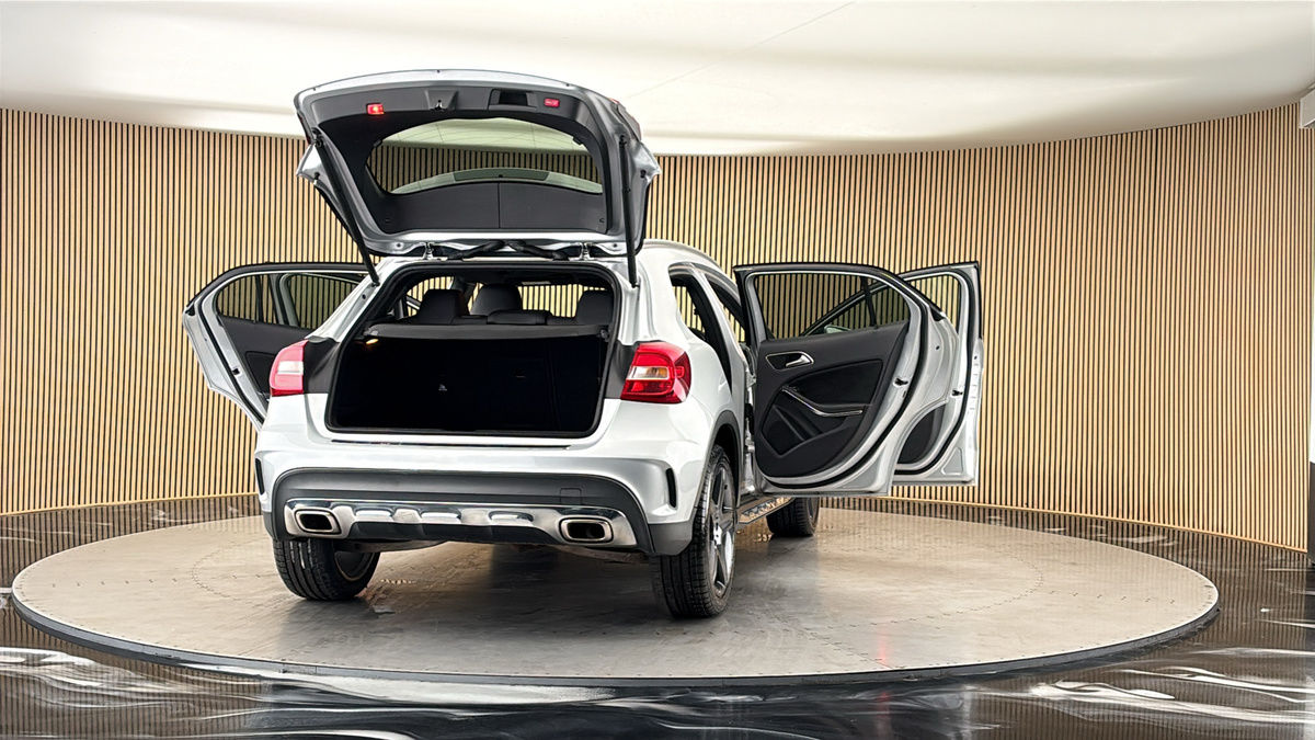 More views of Mercedes-Benz GLA