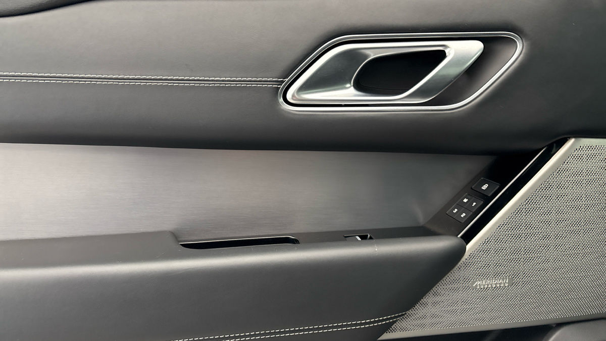 Land Rover Range Rover Velar Image 19