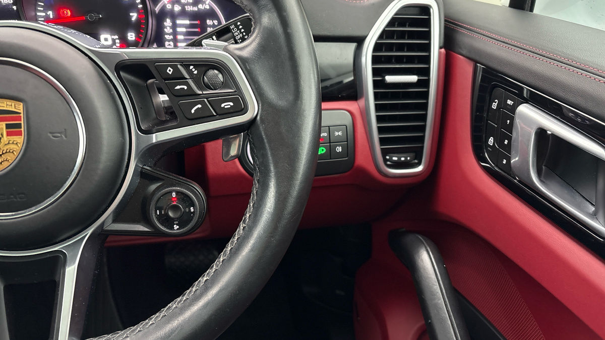 Porsche Cayenne Image 14