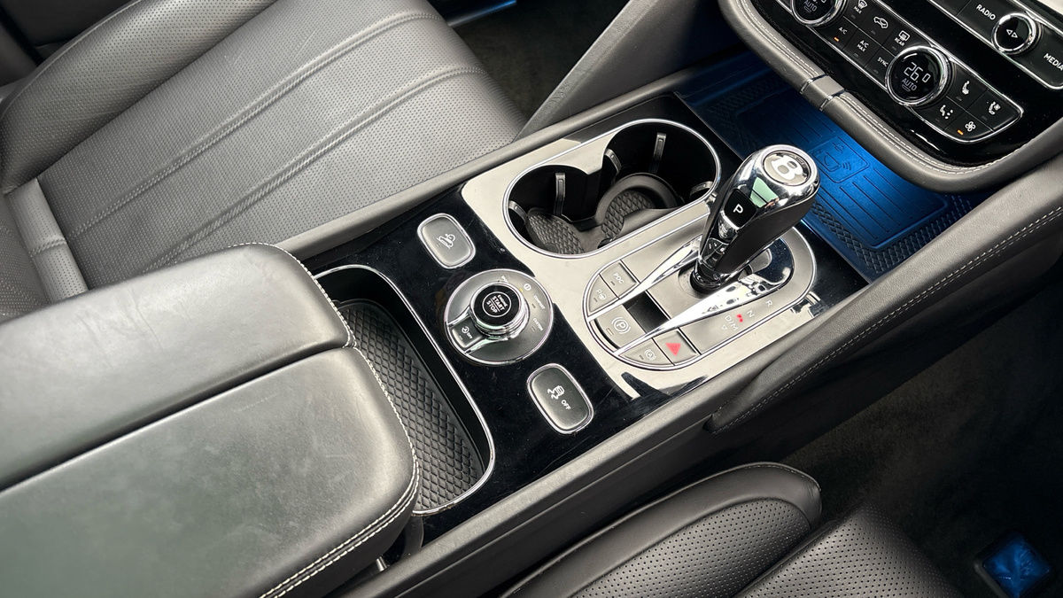 Bentley Bentayga Image 18