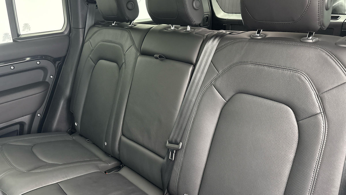 Land Rover Defender 110 Urban Image 20