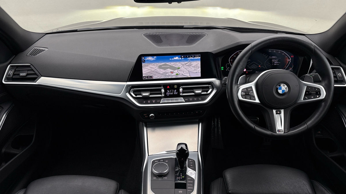 BMW 3 Series Image 12