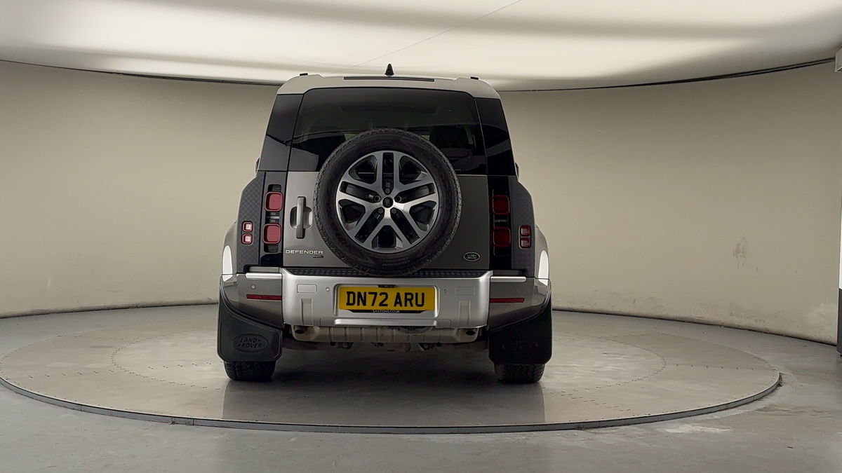 Land Rover Defender 110 Image 4