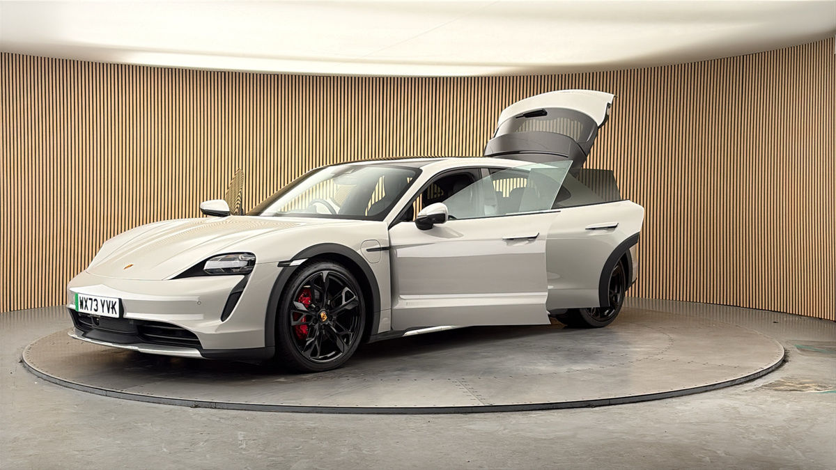 Porsche Taycan Image 22