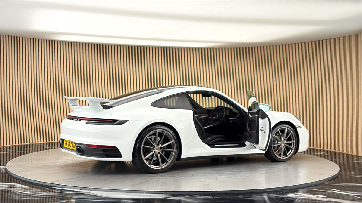 More views of Porsche 911