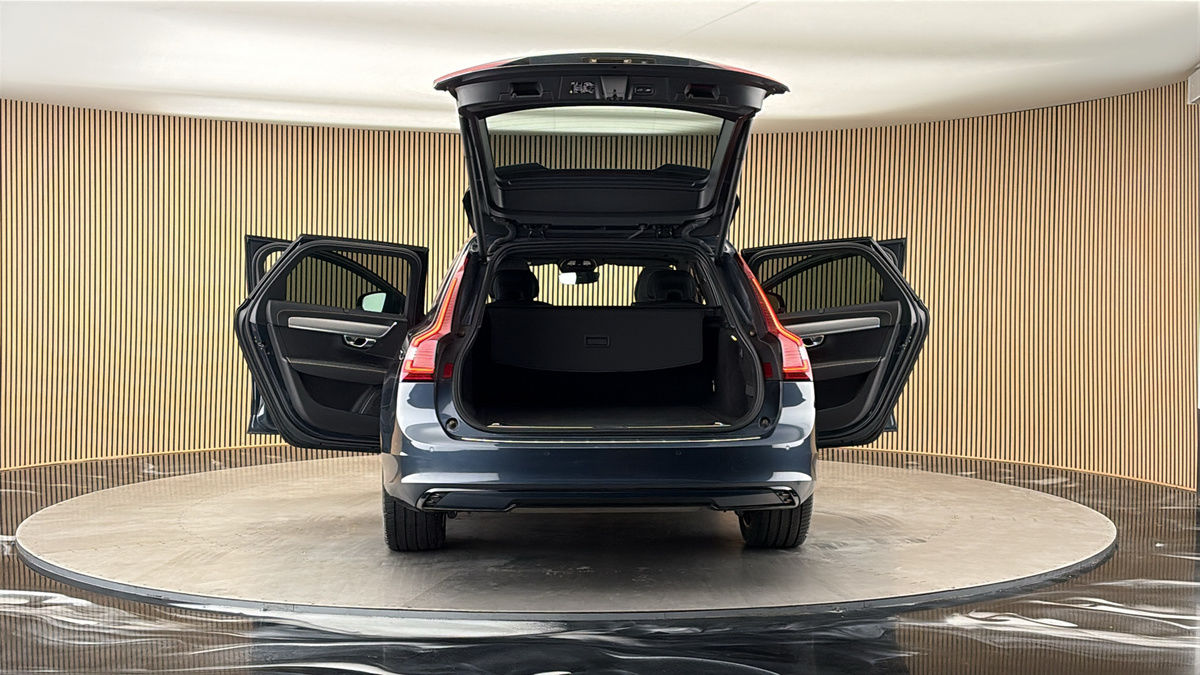 More views of Volvo V90