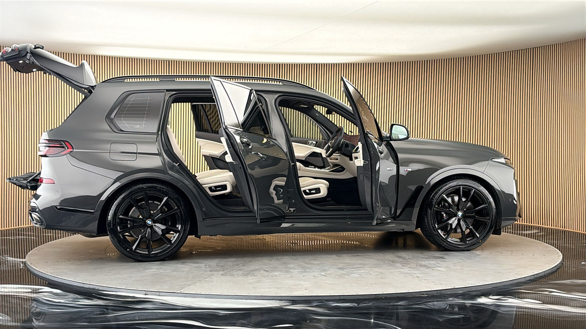 More views of BMW X7