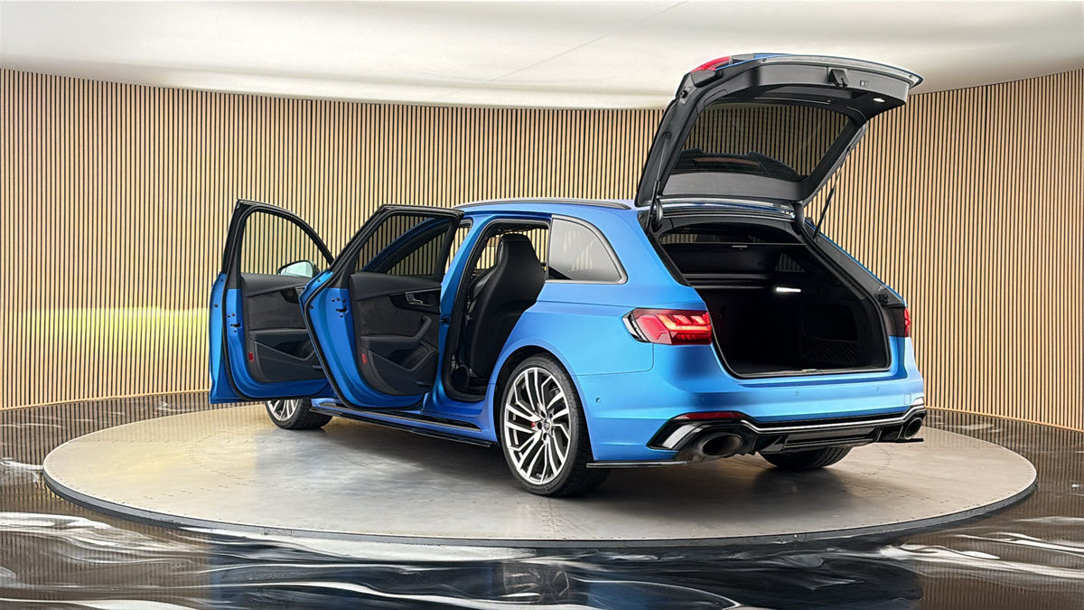 Audi RS4 Avant Image 23