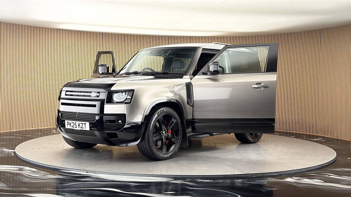 More views of Land Rover Defender 90