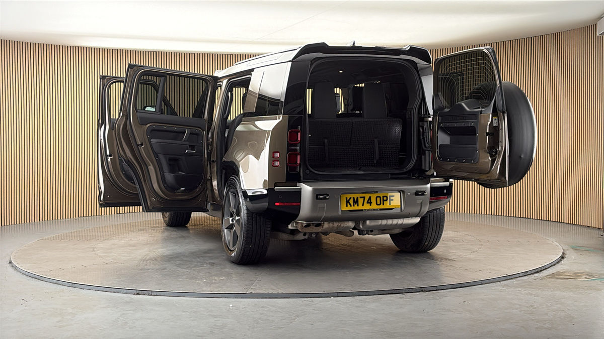 More views of Land Rover Defender 110