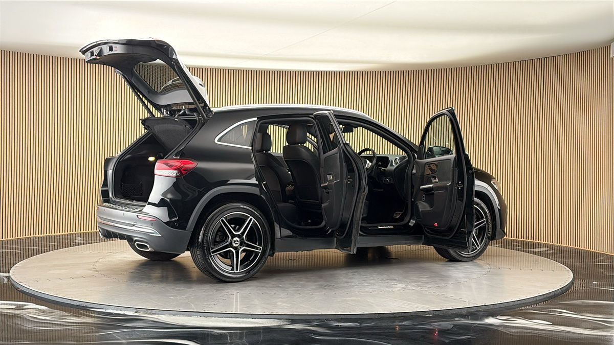 More views of Mercedes-Benz GLA