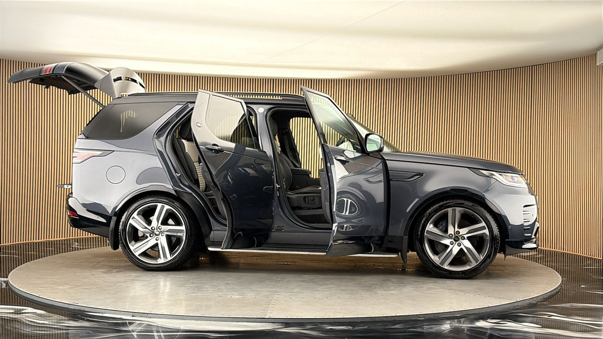More views of Land Rover Discovery