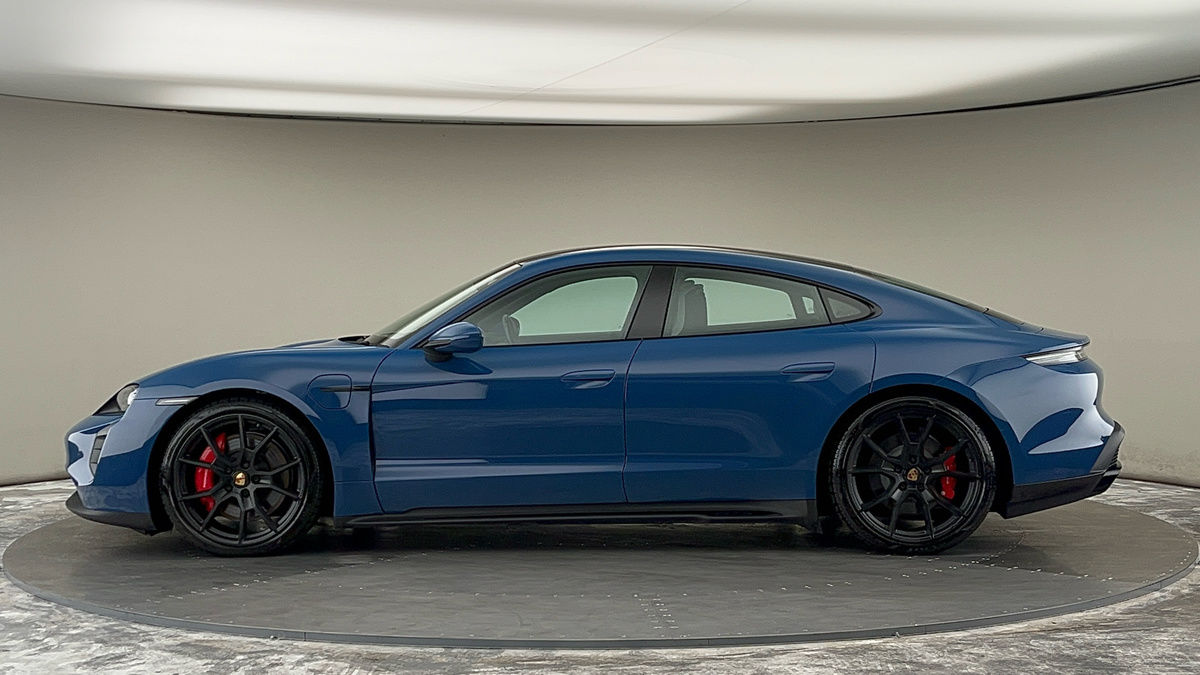 Porsche Taycan Image 15
